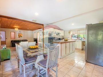 Venta de casa en exclusivo condomino