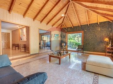 Venta de casa en exclusivo condomino