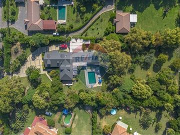 Venta de casa en exclusivo condomino