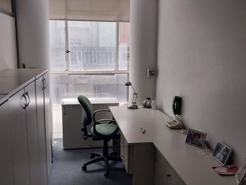 VENTA OFICINA AMOBLADA - MICROCENTRO - OPORTUNIDAD