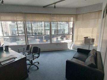 VENTA OFICINA AMOBLADA - MICROCENTRO - OPORTUNIDAD