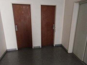 VENTA OFICINA AMOBLADA - MICROCENTRO - OPORTUNIDAD
