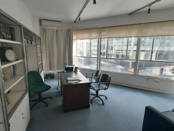 VENTA OFICINA AMOBLADA - MICROCENTRO - OPORTUNIDAD