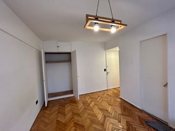 Monoambiente al frente-Balcón- Baulera-Recoleta