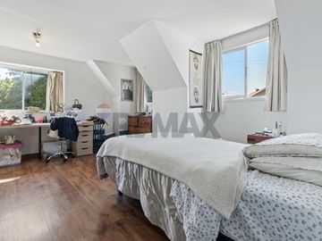 Amplia 5D, jardín y piscina 412mts, Las Condes