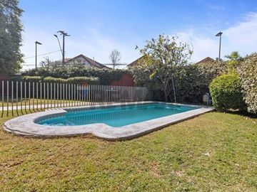 Amplia 5D, jardín y piscina 412mts, Las Condes