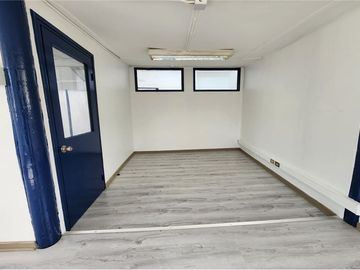 IMPECABLE PROPIEDAD COMERCIAL/INDUSTRIAL
