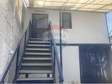 IMPECABLE PROPIEDAD COMERCIAL/INDUSTRIAL