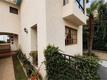 Casa en Condominio 4D/3B en Peñalolén