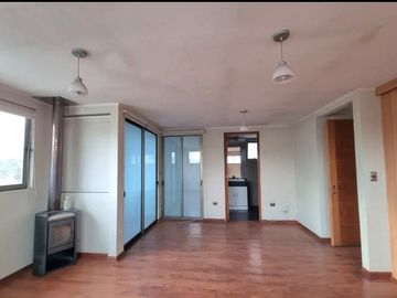 ¡Propiedad Comercial Ideal en La Reina!