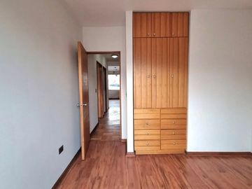 ¡Propiedad Comercial Ideal en La Reina!