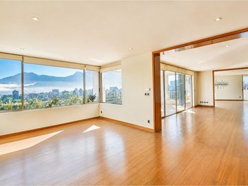EXCLUSIVO PENTHOUSE en el Golf ! 4D + Sala