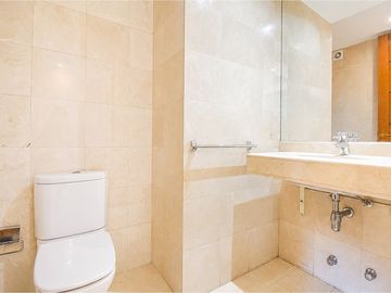 EXCLUSIVO PENTHOUSE en el Golf ! 4D + Sala