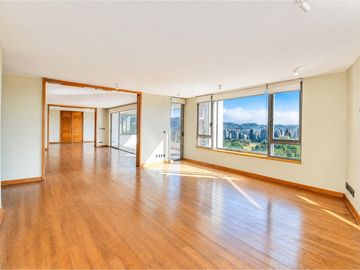 EXCLUSIVO PENTHOUSE en el Golf ! 4D + Sala