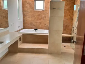 Casa en renta en Lomas del Hipico, Monterrey, Nuevo León