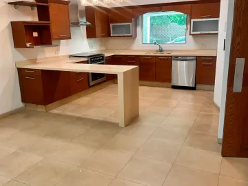 Casa en renta en Lomas del Hipico, Monterrey, Nuevo León