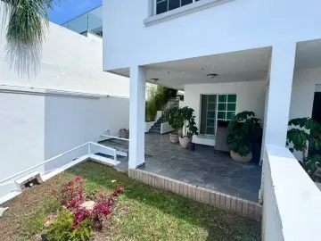 Casa en venta en Colonial La Sierra, San Pedro Garza García, Nuevo León