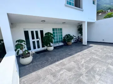 Casa en venta en Colonial La Sierra, San Pedro Garza García, Nuevo León