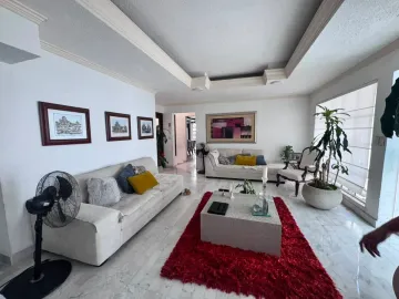 Casa en venta en Colonial La Sierra, San Pedro Garza García, Nuevo León