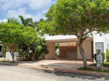 Casa en venta y renta en Temozon Norte, Mérida, Yucatán