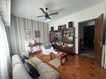 VENTA - Casa 3 dormitorios, cochera, patio, terraza. Alberdi, Rosario