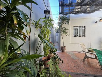 VENTA - Casa 3 dormitorios, cochera, patio, terraza. Alberdi, Rosario