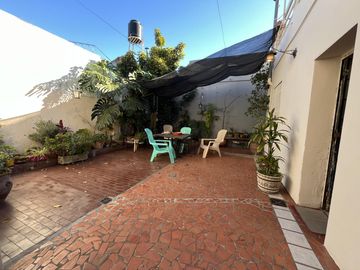 VENTA - Casa 3 dormitorios, cochera, patio, terraza. Alberdi, Rosario