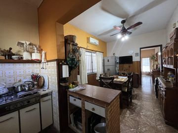 VENTA - Casa 3 dormitorios, cochera, patio, terraza. Alberdi, Rosario