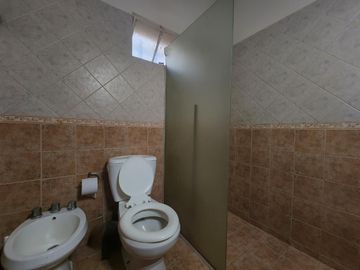 Casa de 4 DORMITORIOS - B° Cámara - Pileta