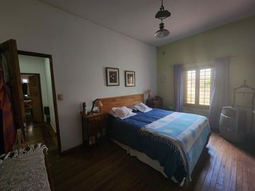 Casa de 4 DORMITORIOS - B° Cámara - Pileta