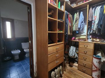 Casa de 4 DORMITORIOS - B° Cámara - Pileta