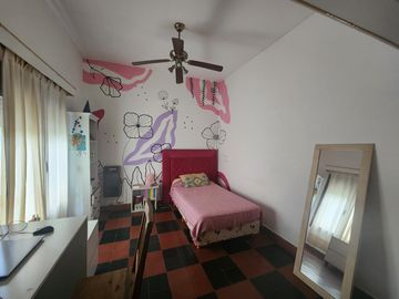Casa de 4 DORMITORIOS - B° Cámara - Pileta