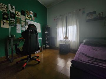 Casa de 4 DORMITORIOS - B° Cámara - Pileta