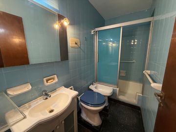 3 ambiente c/ balcón - Baño y toilette - 61 m2
