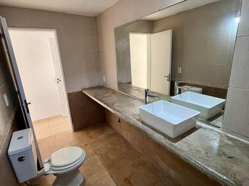 Casa en alquiler Moreno