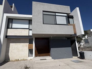 Casa en venta en Lomas de Juriquilla Querétaro, 4 recámaras