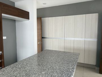 Casa en venta en Lomas de Juriquilla Querétaro, 4 recámaras