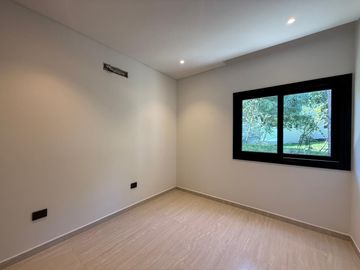 Casa en Venta Costa Esmeralda Barrio Residencial, 4 Dormitorios 220m² Pileta Losa Radiante USD 525.000