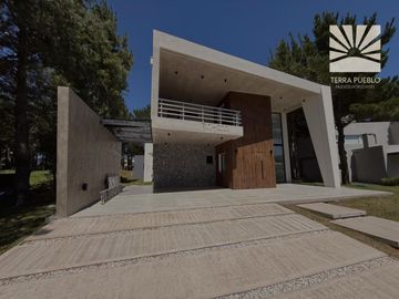 Casa en Venta Costa Esmeralda Barrio Residencial, 4 Dormitorios 220m² Pileta Losa Radiante USD 525.000