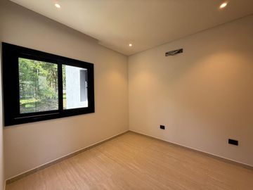 Casa en Venta Costa Esmeralda Barrio Residencial, 4 Dormitorios 220m² Pileta Losa Radiante USD 525.000