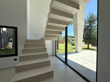Casa en Venta Costa Esmeralda Barrio Residencial, 4 Dormitorios 220m² Pileta Losa Radiante USD 525.000