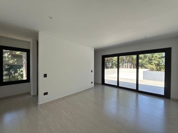 Casa en Venta Costa Esmeralda Barrio Residencial, 4 Dormitorios 220m² Pileta Losa Radiante USD 525.000