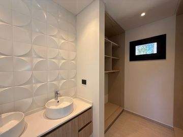 Casa en Venta Costa Esmeralda Barrio Residencial, 4 Dormitorios 220m² Pileta Losa Radiante USD 525.000