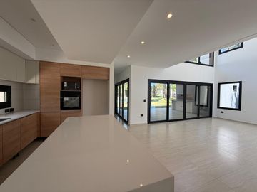 Casa en Venta Costa Esmeralda Barrio Residencial, 4 Dormitorios 220m² Pileta Losa Radiante USD 525.000