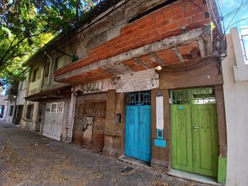 VENTA  - Casa a reciclar en el corazón de Echesortu, Rosario.