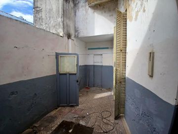 VENTA  - Casa a reciclar en el corazón de Echesortu, Rosario.