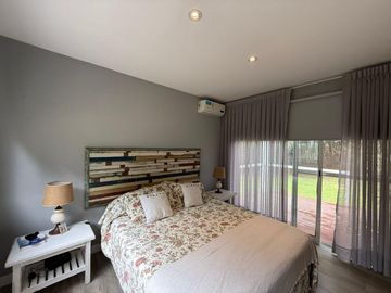 Casa en Alquiler Temporal Costa Esmeralda Barrio Residencial, 4 Dormitorios Arbolado