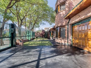 Venta Casa Florida Vicente Lopez 4 dormitorios escritorio jardín pileta parrilla garage 4 autos