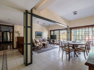 Venta Casa Florida Vicente Lopez 4 dormitorios escritorio jardín pileta parrilla garage 4 autos