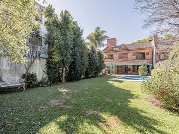 Venta Casa Florida Vicente Lopez 4 dormitorios escritorio jardín pileta parrilla garage 4 autos